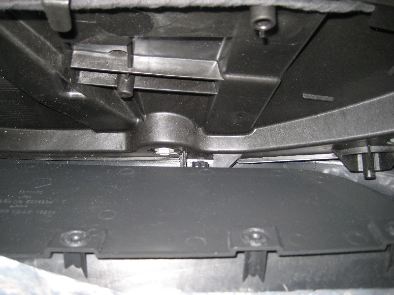 Jeep-Liberty-Door-Panel-Removal-Speaker-Replacement-Guide-035