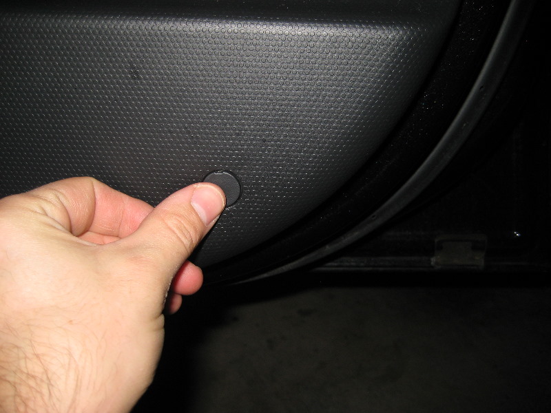 Jeep-Liberty-Door-Panel-Removal-Speaker-Replacement-Guide-039