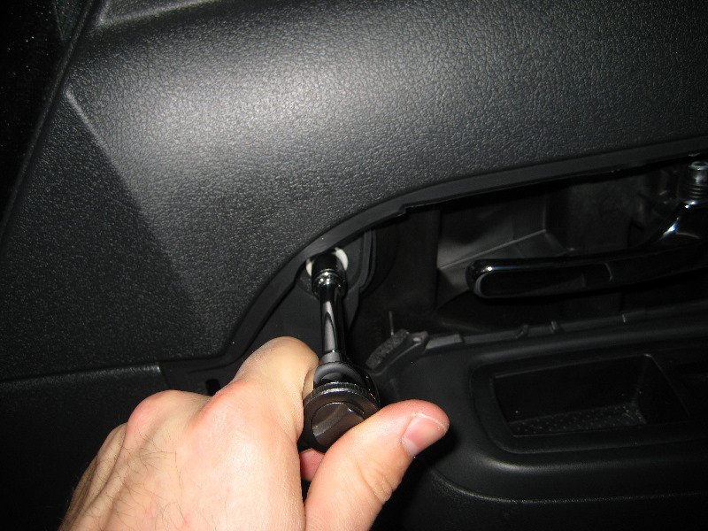 Jeep-Liberty-Door-Panel-Removal-Speaker-Replacement-Guide-041