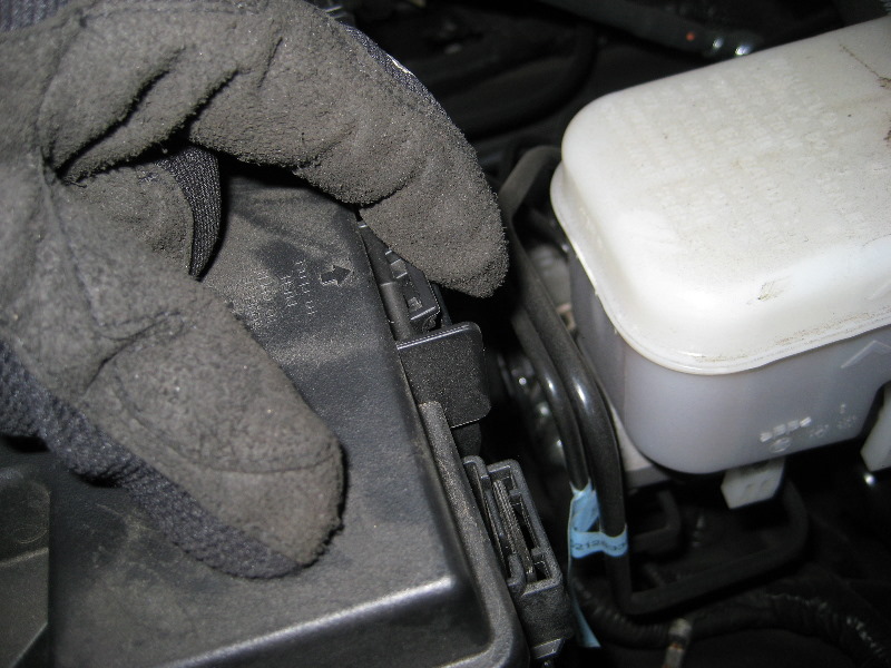 Jeep-Liberty-Electrical-Fuse-Replacement-Guide-002