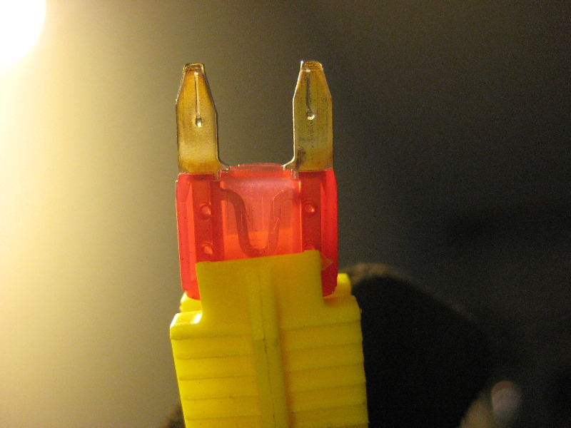 Jeep-Liberty-Electrical-Fuse-Replacement-Guide-008