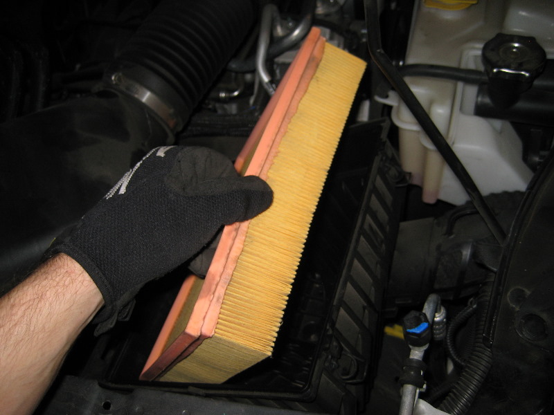 Jeep-Liberty-V6-EKG-Engine-Air-Filter-Replacement-Guide-005