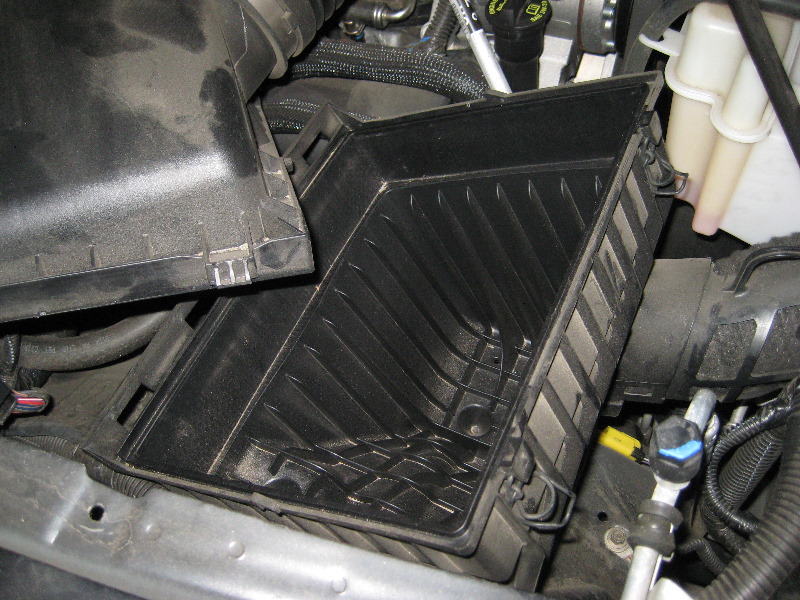 Jeep-Liberty-V6-EKG-Engine-Air-Filter-Replacement-Guide-007