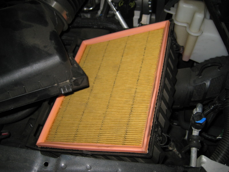 Jeep-Liberty-V6-EKG-Engine-Air-Filter-Replacement-Guide-008