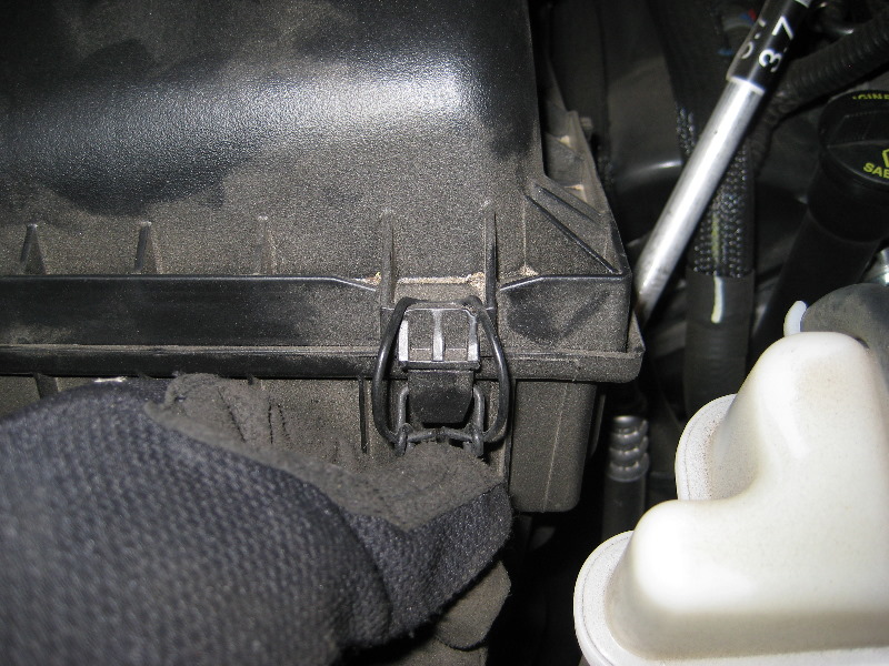 Jeep-Liberty-V6-EKG-Engine-Air-Filter-Replacement-Guide-011