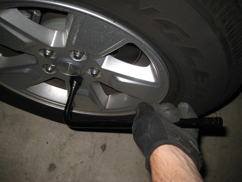 Jeep-Liberty-Front-Brake-Pads-Replacement-Guide-002