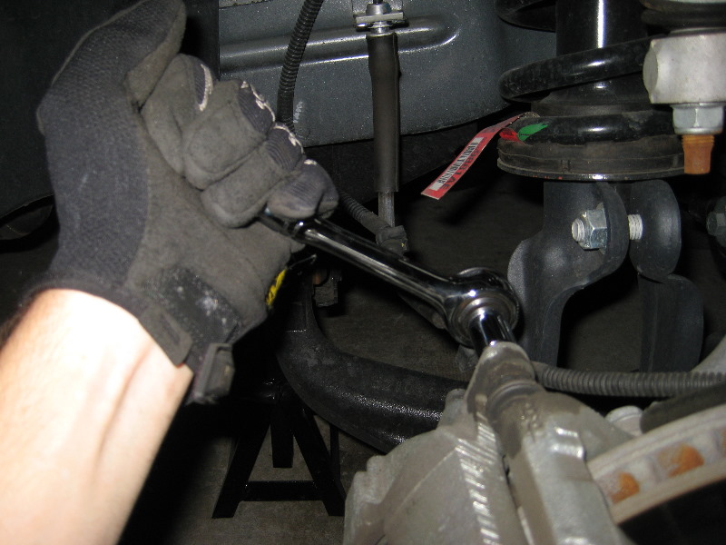 Jeep-Liberty-Front-Brake-Pads-Replacement-Guide-008