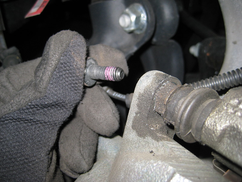 JeepLibertyFrontBrakePadsReplacementGuide010