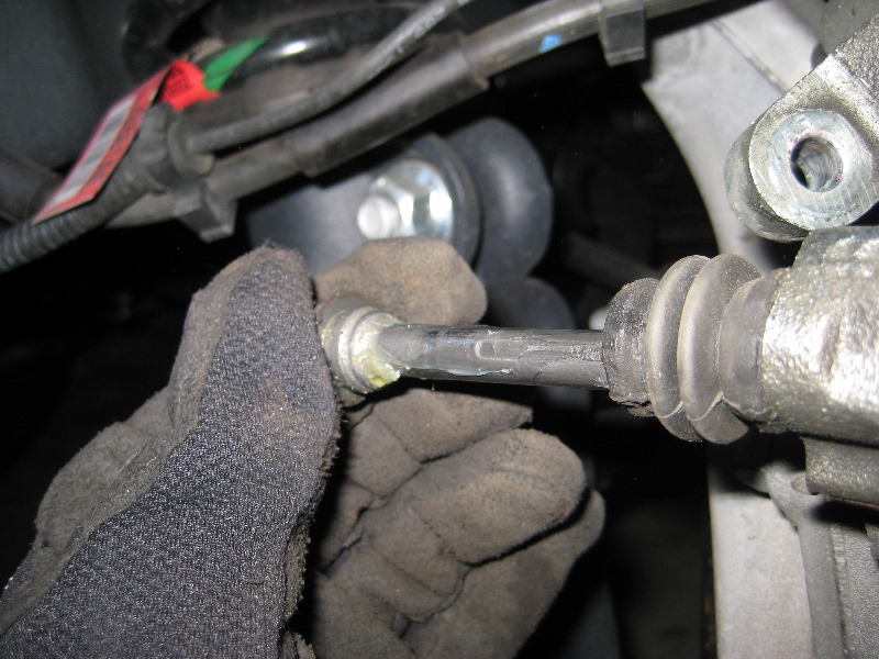 Jeep-Liberty-Front-Brake-Pads-Replacement-Guide-018