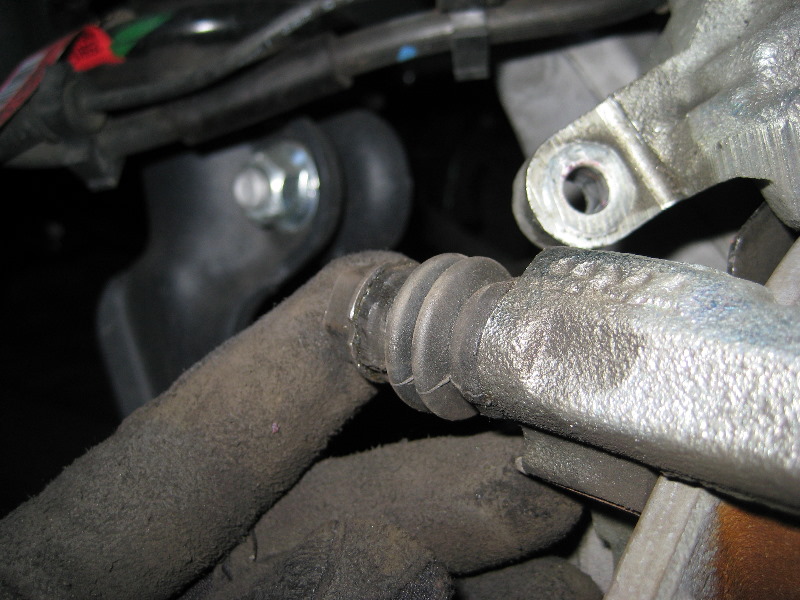 Jeep-Liberty-Front-Brake-Pads-Replacement-Guide-019