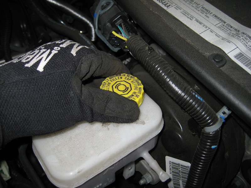 Jeep-Liberty-Front-Brake-Pads-Replacement-Guide-023