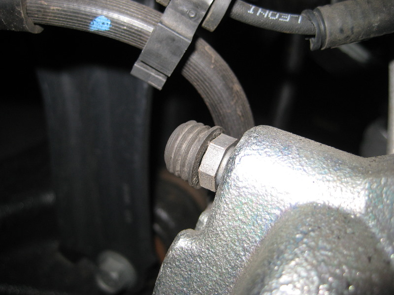 Jeep-Liberty-Front-Brake-Pads-Replacement-Guide-031