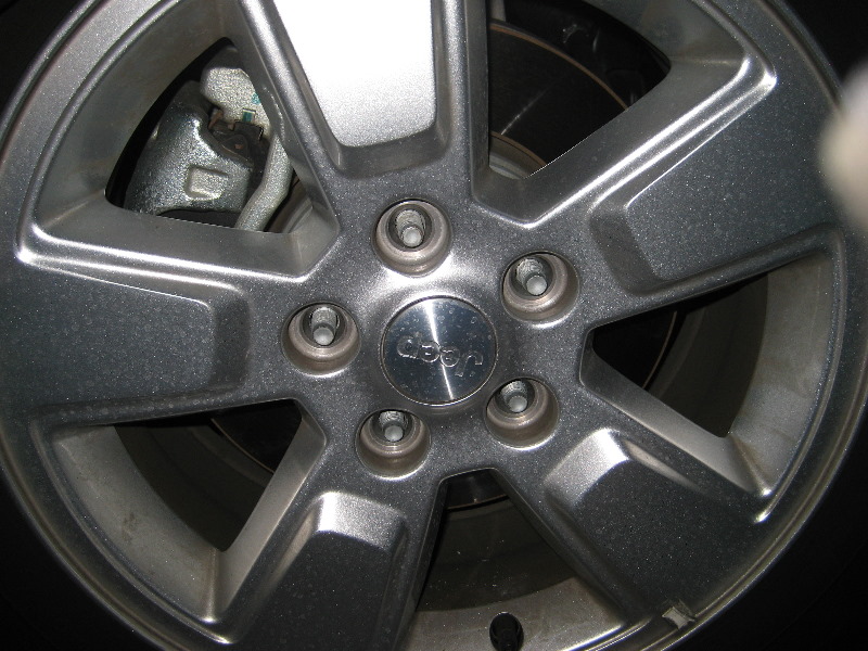 Jeep-Liberty-Front-Brake-Pads-Replacement-Guide-033