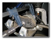 Jeep-Liberty-Front-Brake-Pads-Replacement-Guide-020