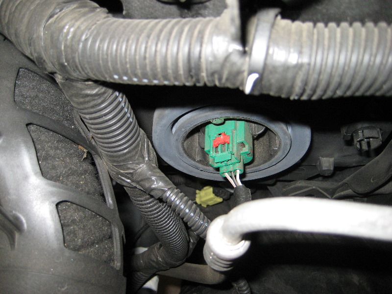 Jeep-Liberty-Headlight-Bulbs-Replacement-Guide-002