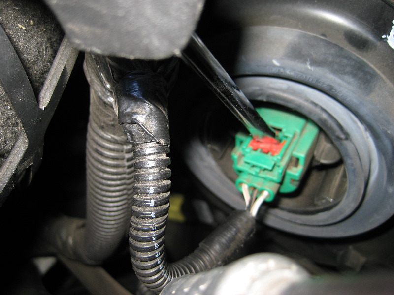 Jeep-Liberty-Headlight-Bulbs-Replacement-Guide-003