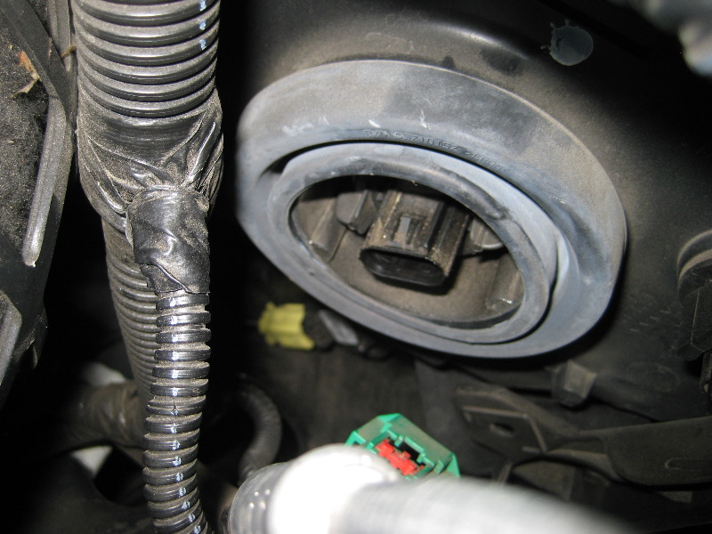 Jeep-Liberty-Headlight-Bulbs-Replacement-Guide-005