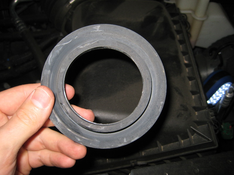 Jeep-Liberty-Headlight-Bulbs-Replacement-Guide-006