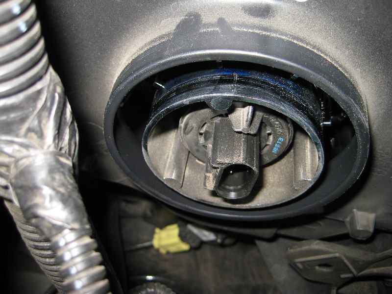 Jeep-Liberty-Headlight-Bulbs-Replacement-Guide-008