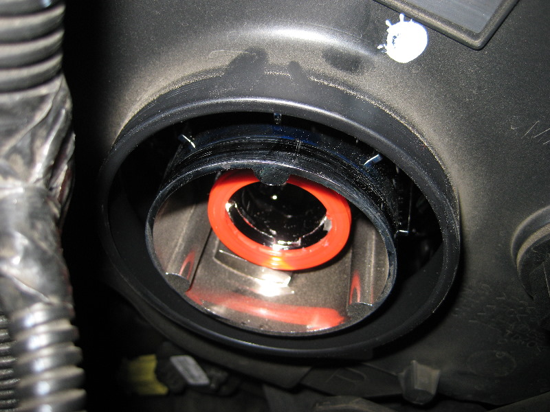 Jeep-Liberty-Headlight-Bulbs-Replacement-Guide-010