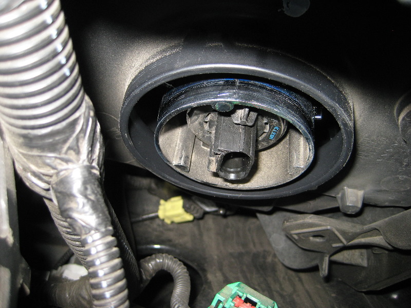 Jeep-Liberty-Headlight-Bulbs-Replacement-Guide-012