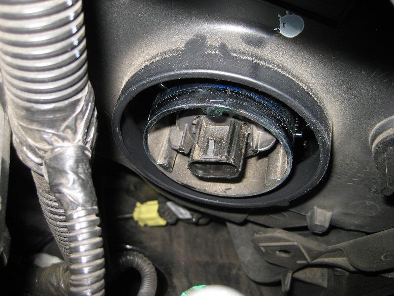 Jeep-Liberty-Headlight-Bulbs-Replacement-Guide-013