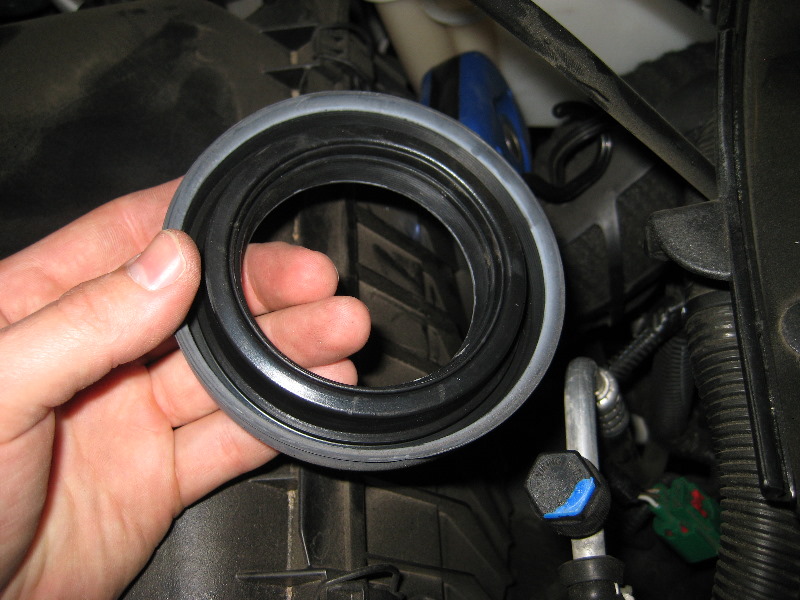 Jeep-Liberty-Headlight-Bulbs-Replacement-Guide-014