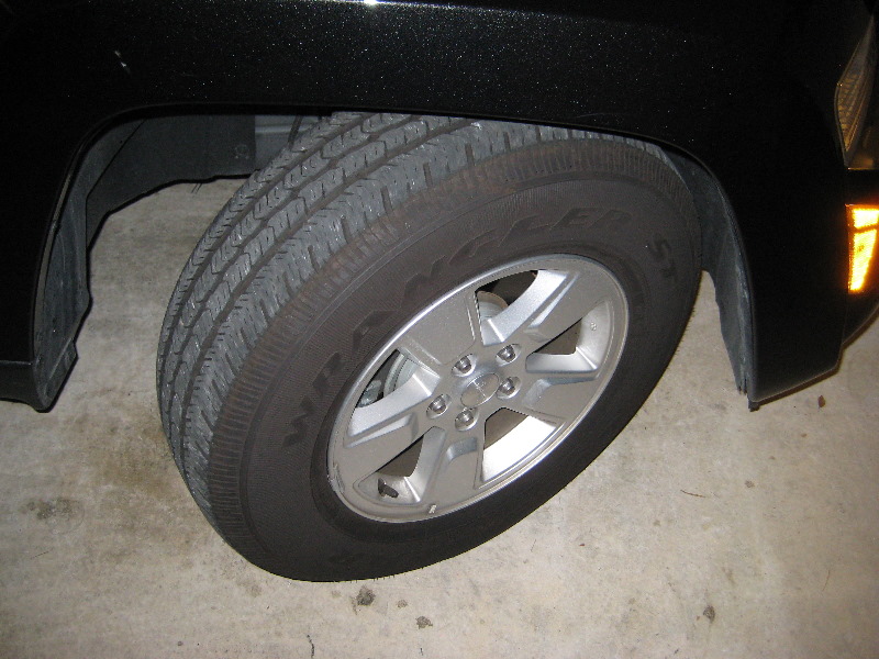 Jeep-Liberty-Headlight-Bulbs-Replacement-Guide-021