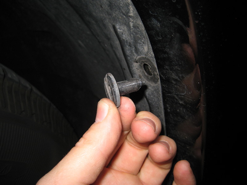 Jeep-Liberty-Headlight-Bulbs-Replacement-Guide-025