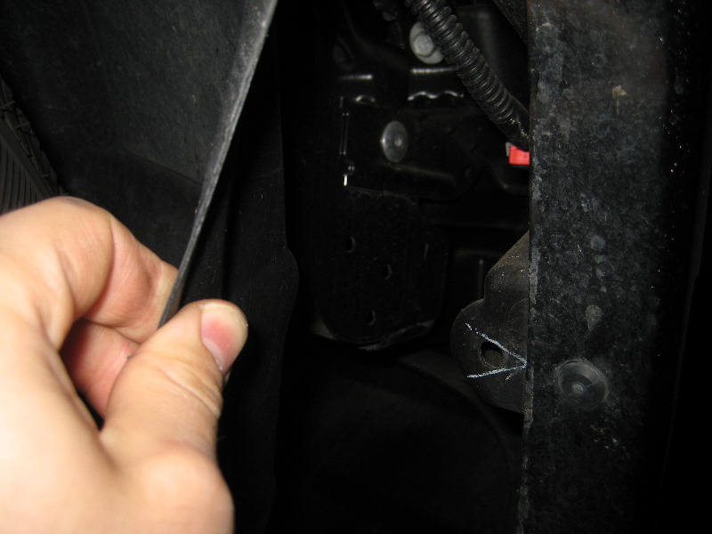 Jeep-Liberty-Headlight-Bulbs-Replacement-Guide-028