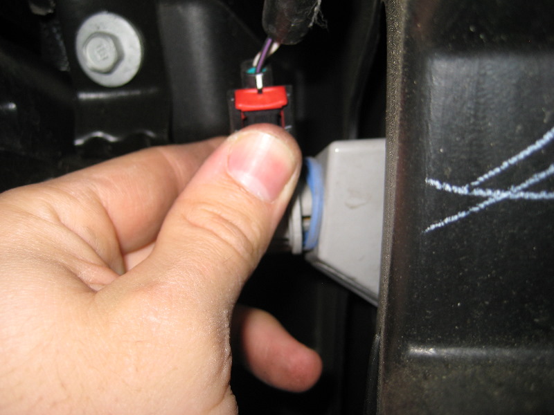 Jeep-Liberty-Headlight-Bulbs-Replacement-Guide-031