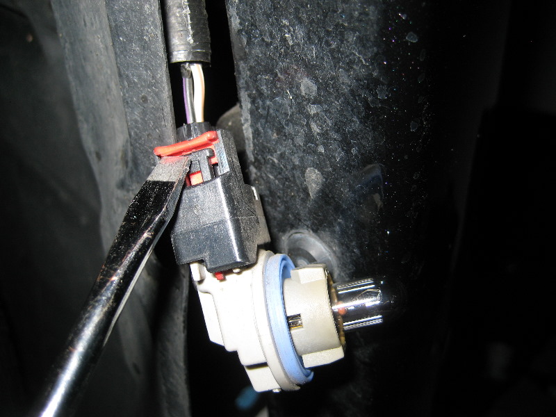 Jeep-Liberty-Headlight-Bulbs-Replacement-Guide-033