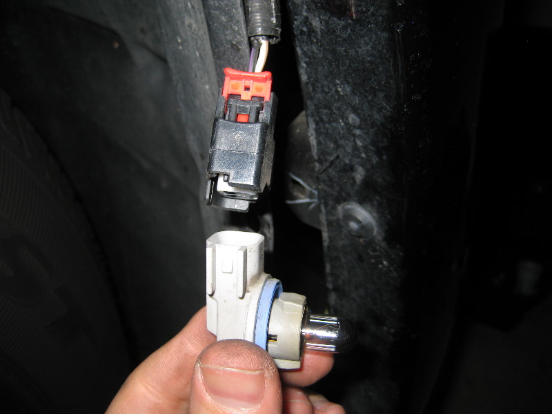 Jeep-Liberty-Headlight-Bulbs-Replacement-Guide-034