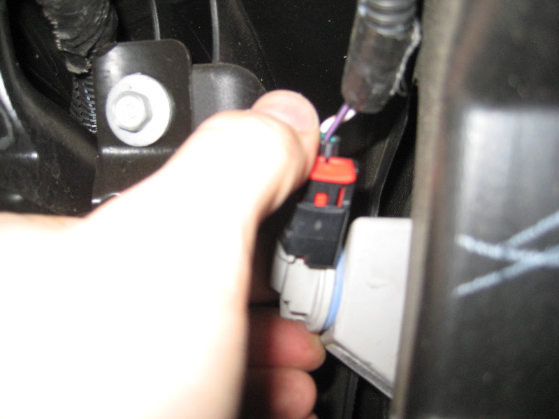 Jeep-Liberty-Headlight-Bulbs-Replacement-Guide-036