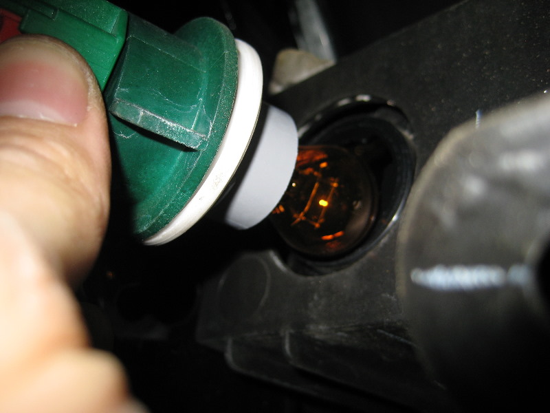 Jeep-Liberty-Headlight-Bulbs-Replacement-Guide-041