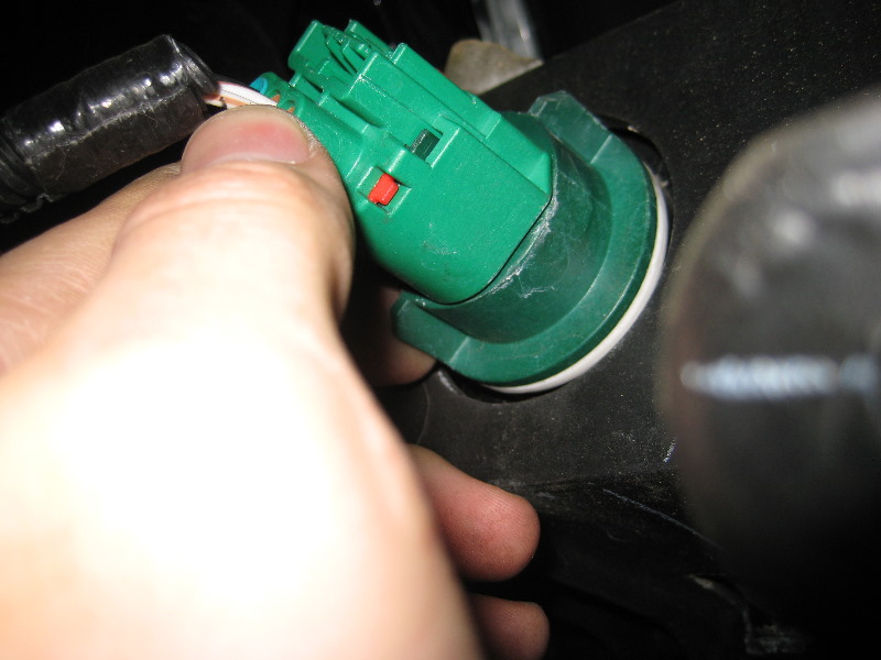 Jeep-Liberty-Headlight-Bulbs-Replacement-Guide-042