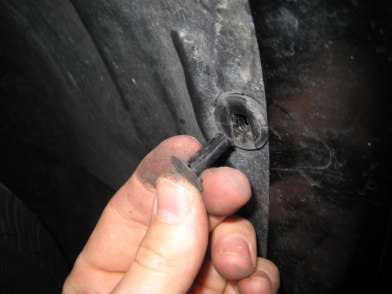 Jeep-Liberty-Headlight-Bulbs-Replacement-Guide-046