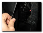 Jeep-Liberty-Headlight-Bulbs-Replacement-Guide-028