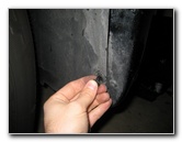 Jeep-Liberty-Headlight-Bulbs-Replacement-Guide-047