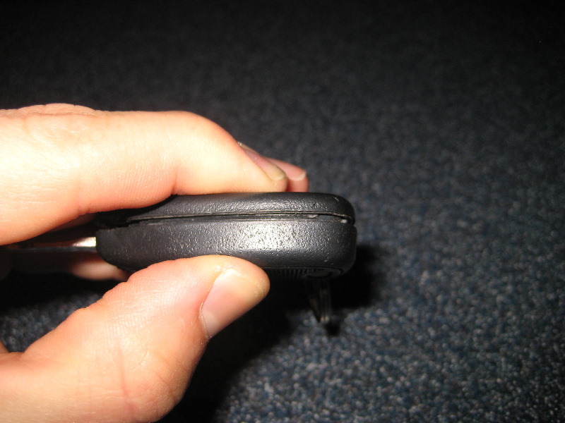 Jeep-Liberty-Key-Fob-Battery-Replacement-Guide-013