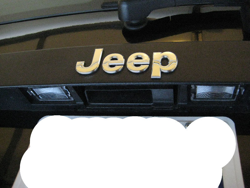 Jeep-Liberty-License-Plate-Light-Bulbs-Replacement-Guide-001