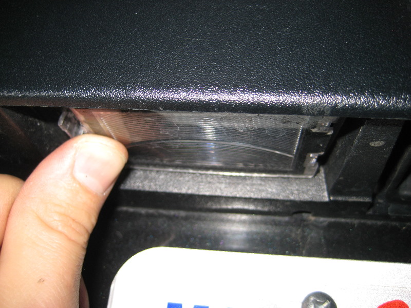 Jeep-Liberty-License-Plate-Light-Bulbs-Replacement-Guide-011