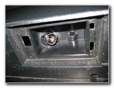 Jeep-Liberty-License-Plate-Light-Bulbs-Replacement-Guide-007