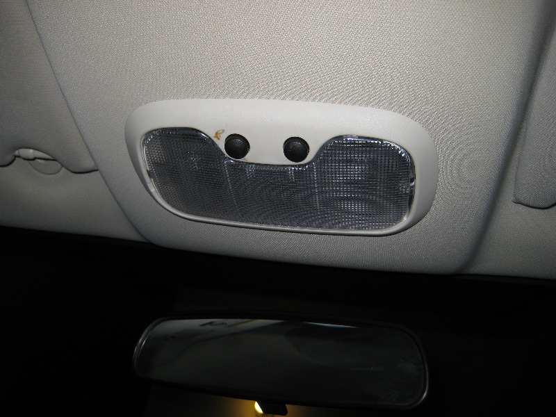 Jeep-Liberty-Overhead-Map-Light-Bulbs-Replacement-Guide-001