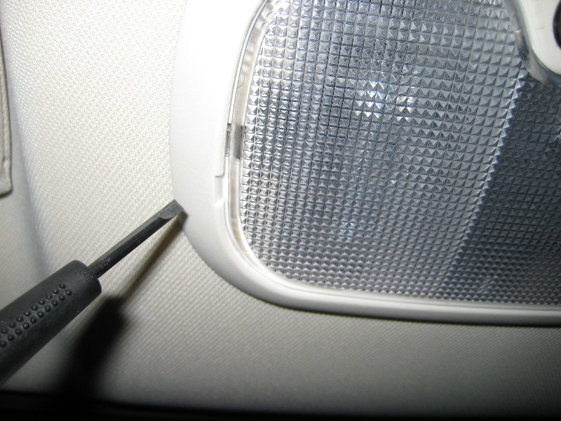 Jeep-Liberty-Overhead-Map-Light-Bulbs-Replacement-Guide-002