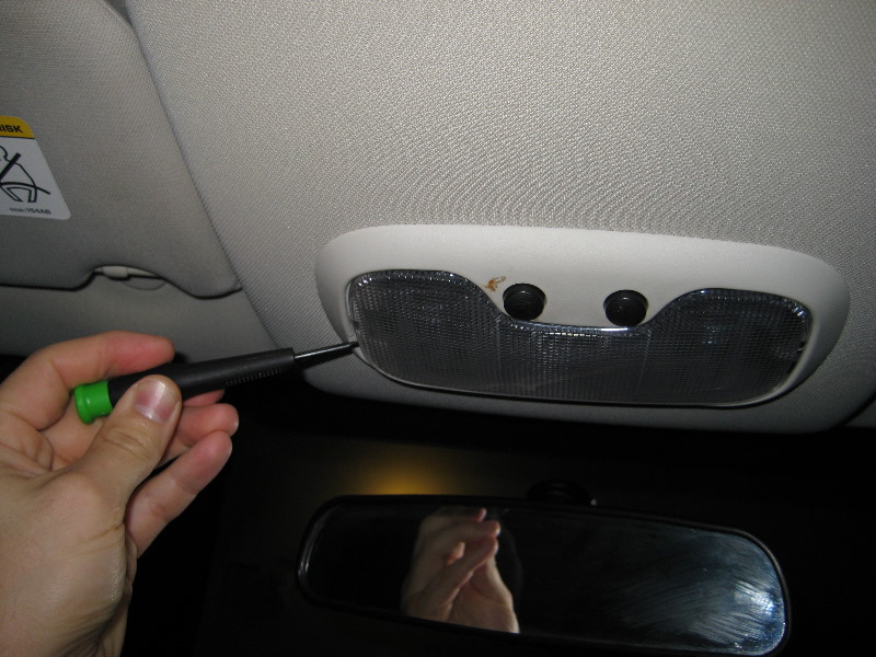Jeep-Liberty-Overhead-Map-Light-Bulbs-Replacement-Guide-003