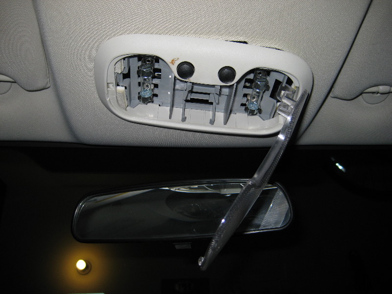 Jeep-Liberty-Overhead-Map-Light-Bulbs-Replacement-Guide-004