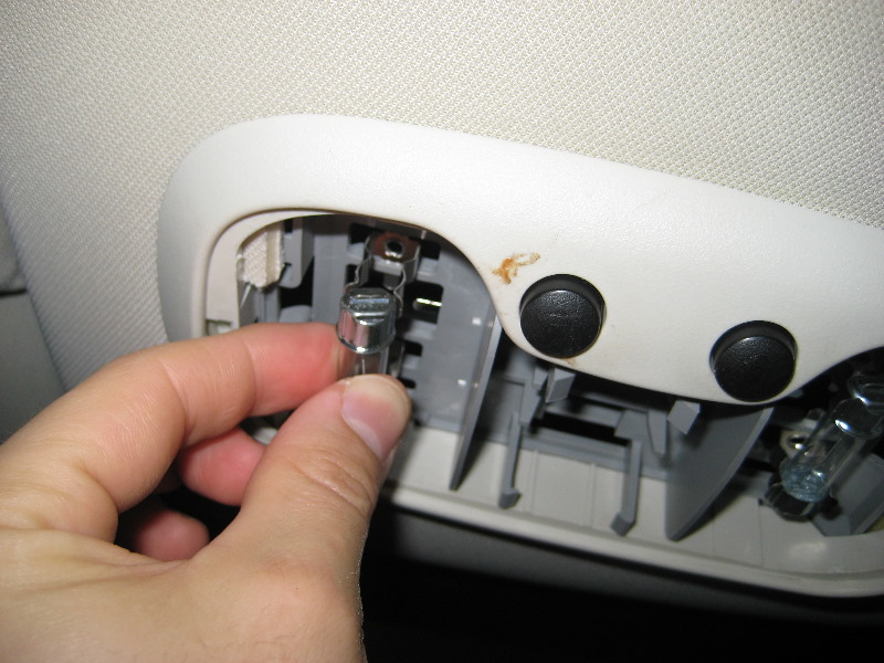 Jeep-Liberty-Overhead-Map-Light-Bulbs-Replacement-Guide-008