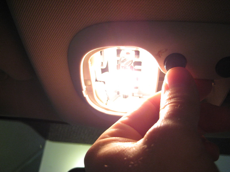 Jeep-Liberty-Overhead-Map-Light-Bulbs-Replacement-Guide-009