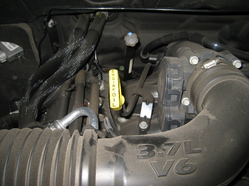 Jeep-Liberty-PowerTech-EKG-V6-Engine-Oil-Change-Guide-018